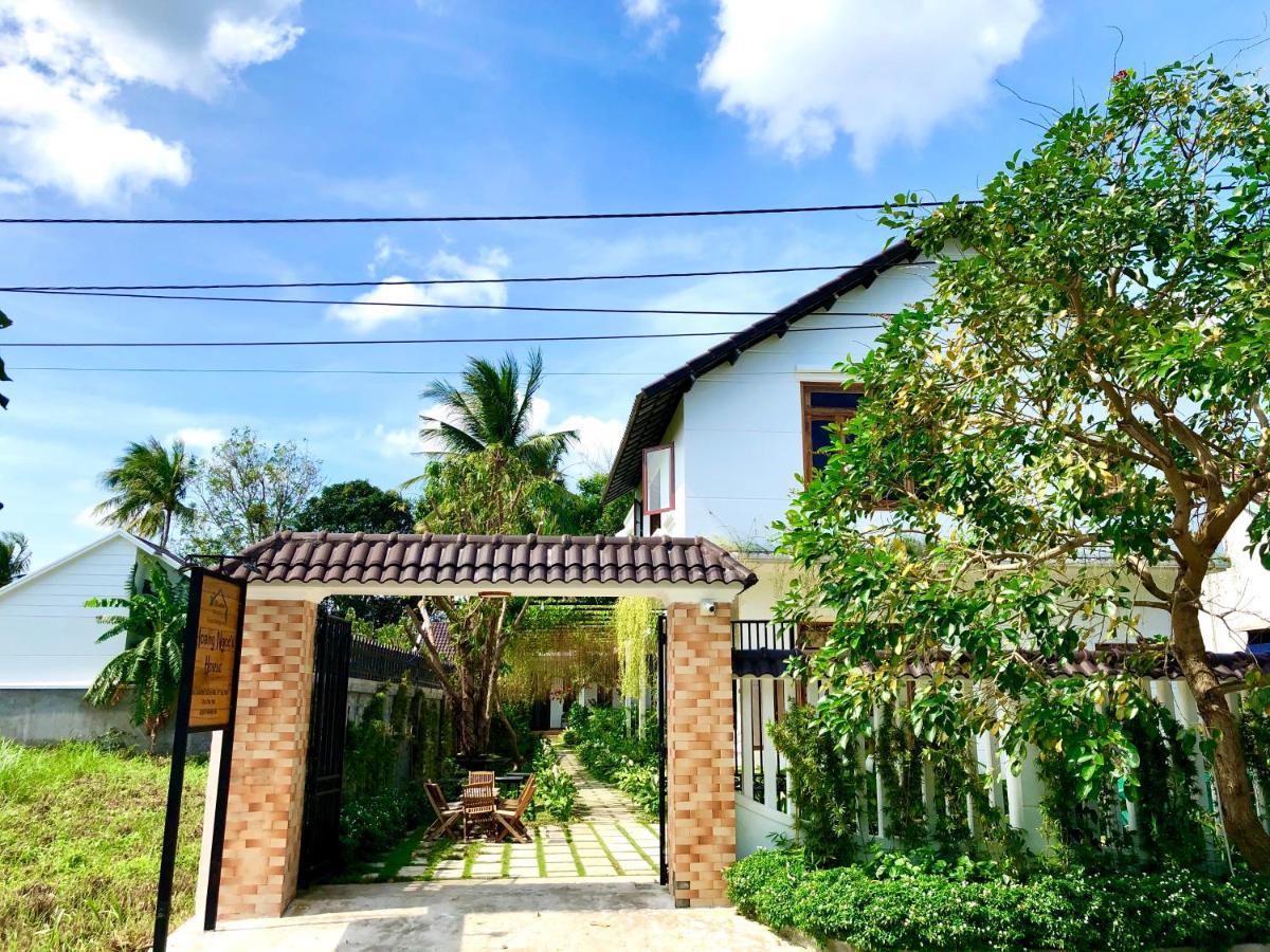 Отель Hoang Ngoc'S House Туихоа Экстерьер фото